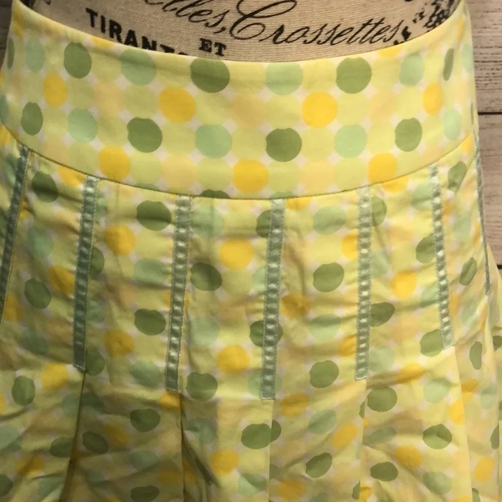 J McLaughlin Skirt Pleats Ribbon Detail  Size 10 Yellow Polka Dots